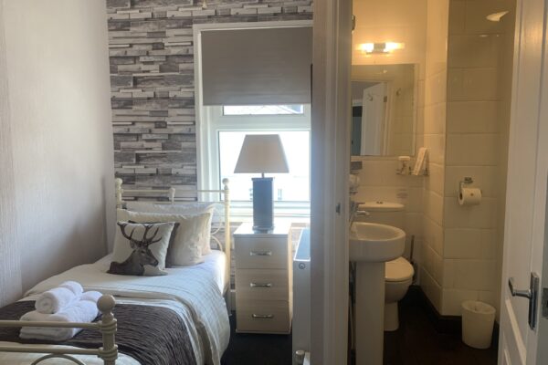 Bedroom and en suite
