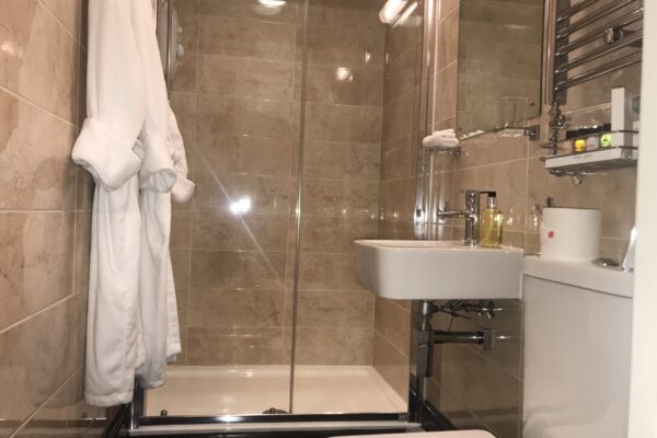 En suite shower