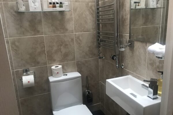 En suite shower